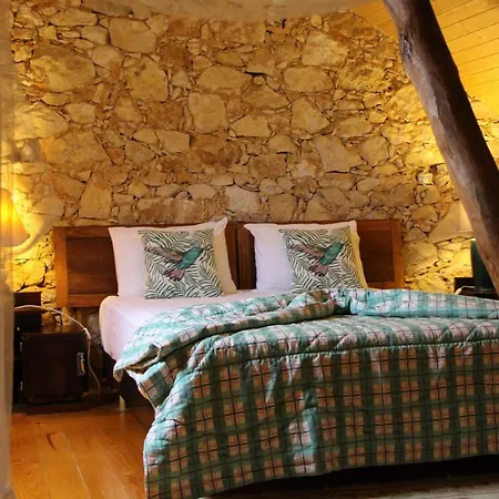 Pensión Lameira Da Longra - Bohemian Artistic House & Coliving