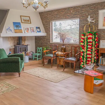 Lameira Da Longra - Bohemian Artistic House Guest house